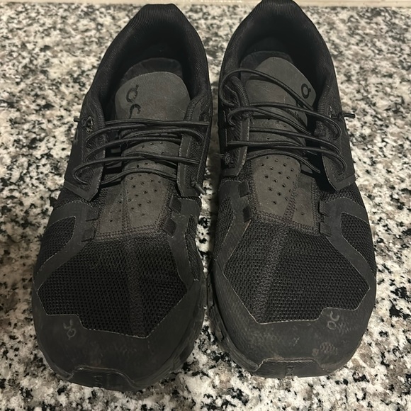 Women’s Black On Cloud Tennis Shoes size 9.5 - Picture 1 of 4